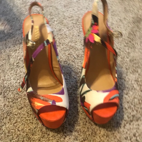 Brand new high heels - Picture 1 of 3